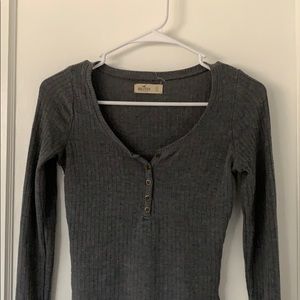 Hollister Long Sleeve T Shirt / Sweater